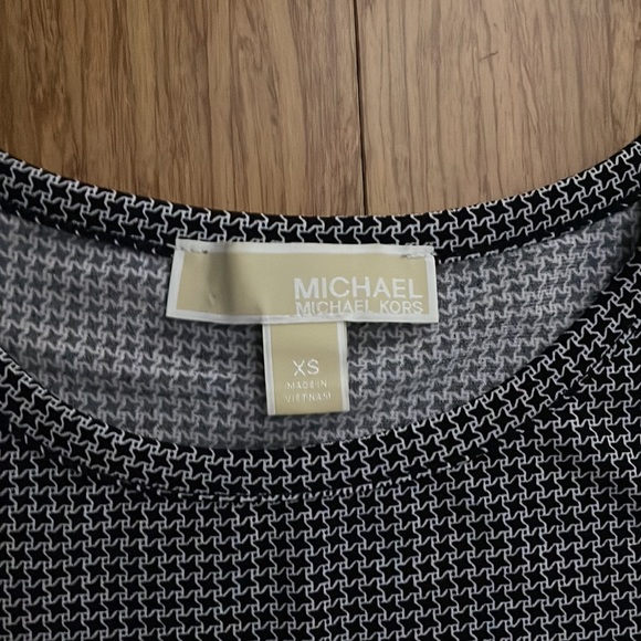 Michael Kors Sleveless Dress - Picture 2 of 4